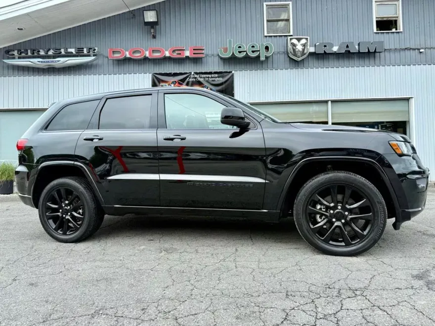2022 Jeep Cherokee Laredo X photo 1