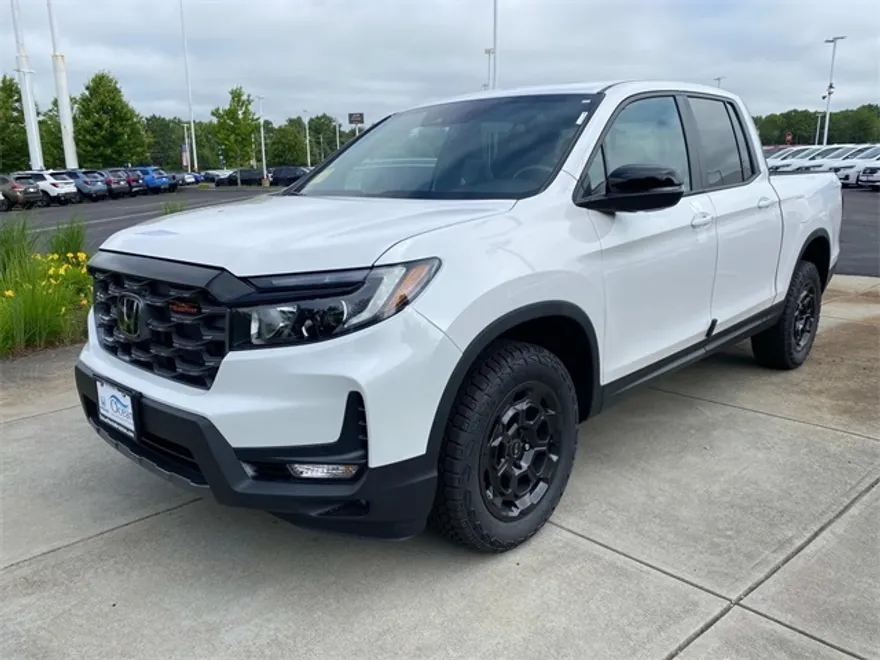 2025 Honda Ridgeline TrailSport photo 1