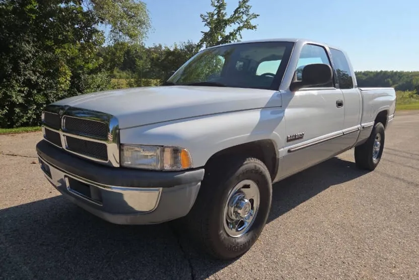1998 Dodge Ram Laramie SLT photo 1