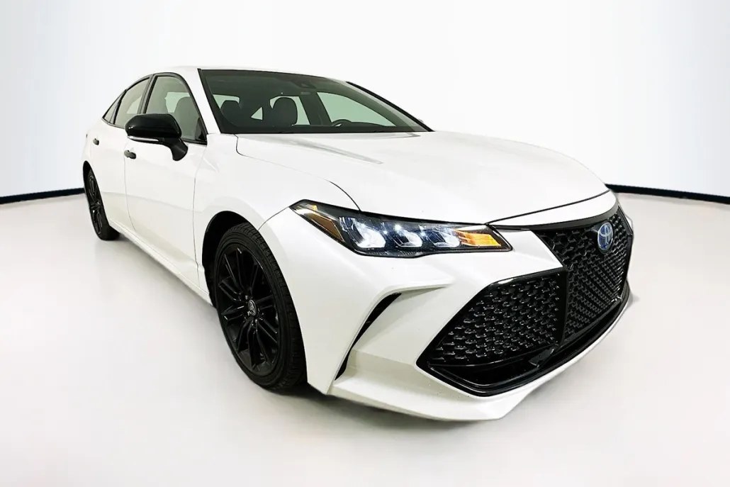 2022 Toyota Avalon Hybrid XSE photo 1