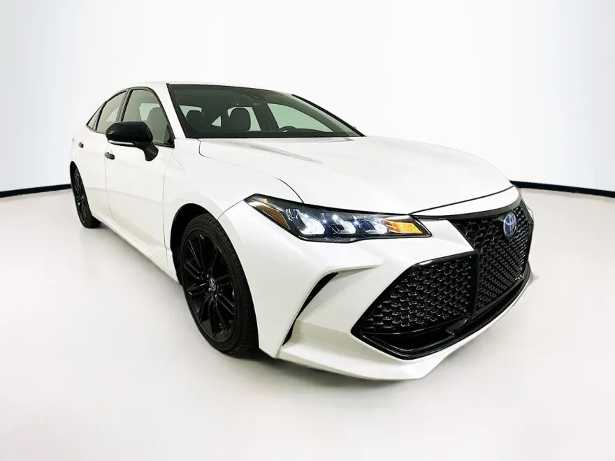 2022 Toyota Avalon Hybrid XSE photo 1