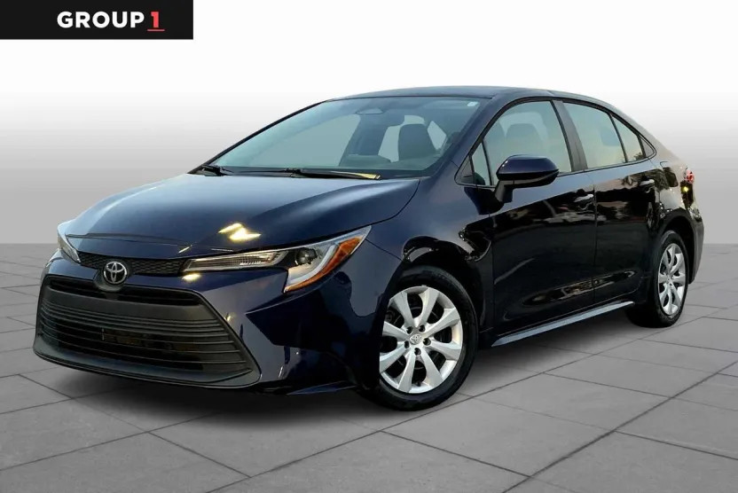 2023 Toyota Corolla LE photo 1
