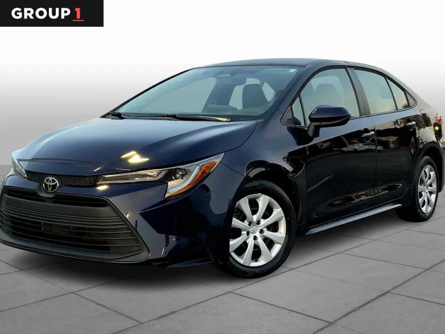 2023 Toyota Corolla LE photo 1
