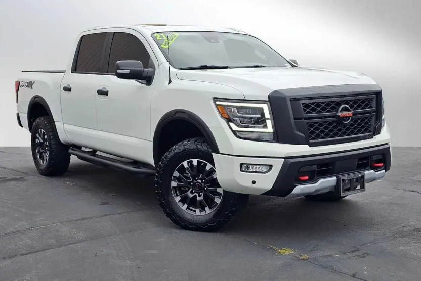 2021 Nissan Titan Crew Cab PRO-4X photo 1