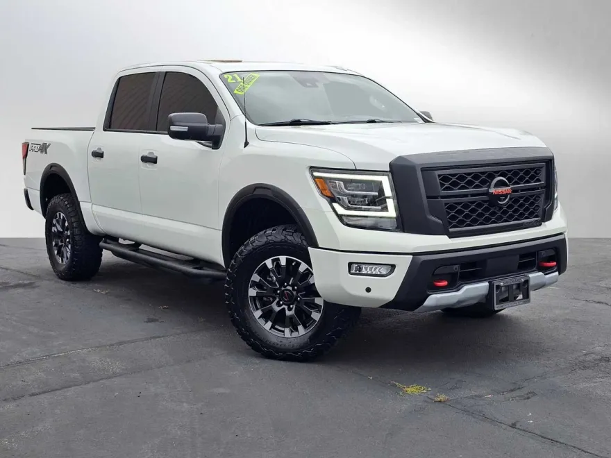 2021 Nissan Titan Crew Cab PRO-4X photo 1