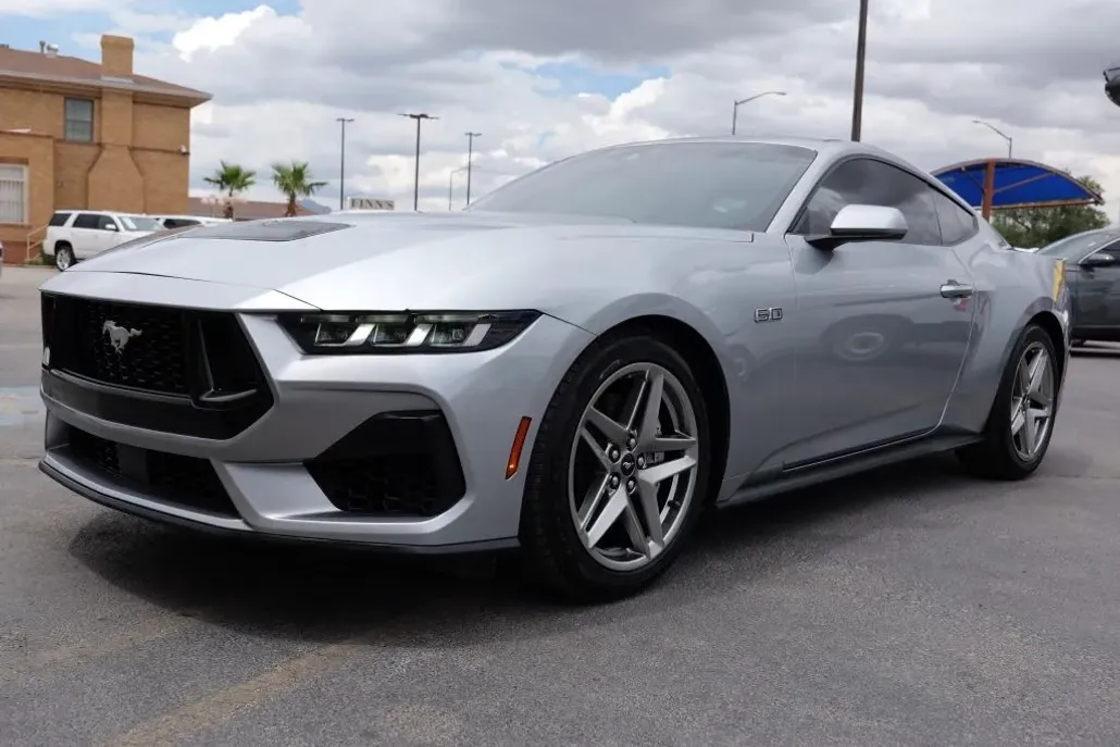 2024 Ford Mustang GT photo 1