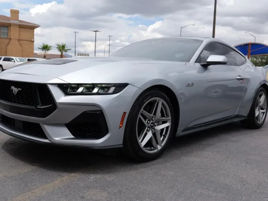 2024 Ford Mustang GT photo 1