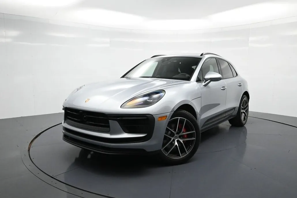2025 Porsche Macan S photo 1