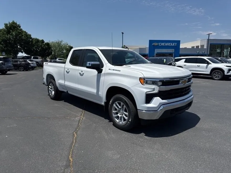 2025 Chevrolet Silverado 1500 LT photo 1