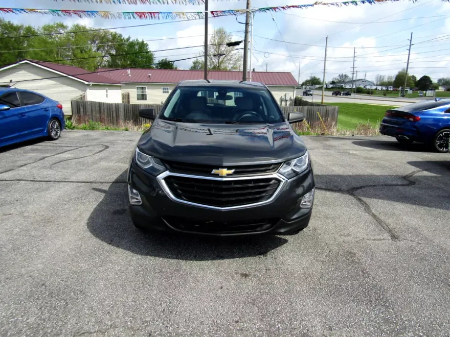 2020 Chevrolet Equinox LS photo 2