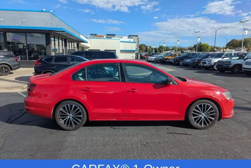 2016 Volkswagen Jetta 1.8T Sport photo 1