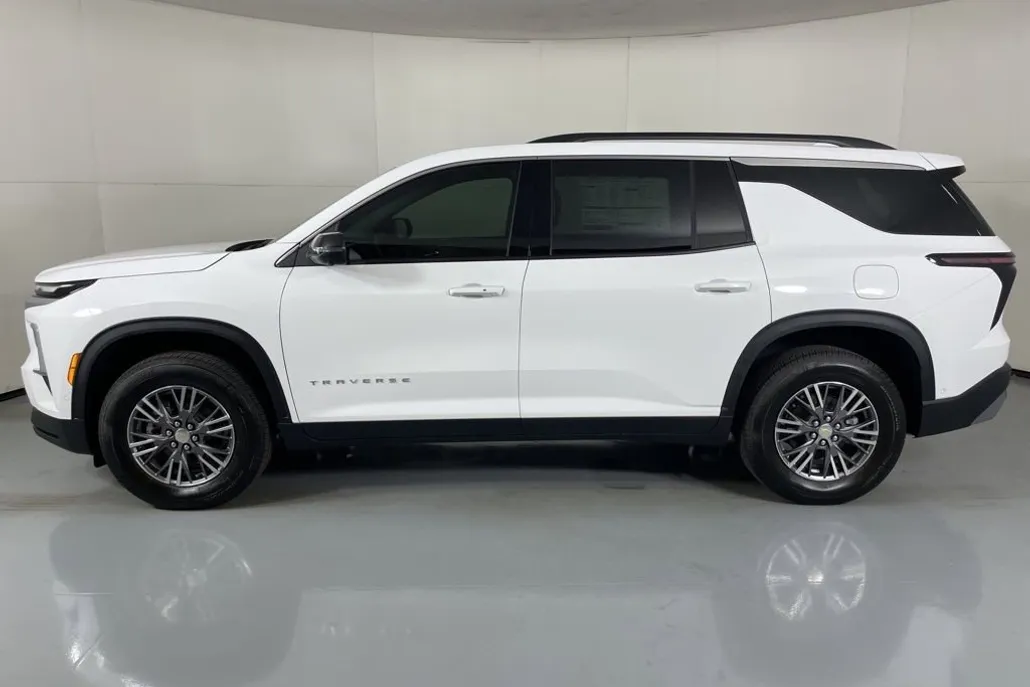 2026 Chevrolet Traverse photo 1