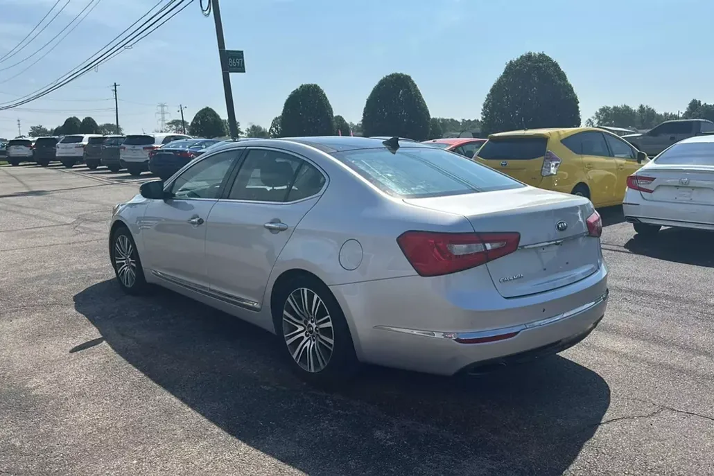 2016 Kia Cadenza Premium photo 1