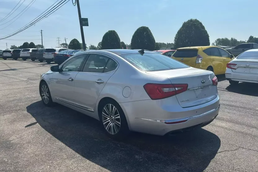 2016 Kia Cadenza Premium photo 1