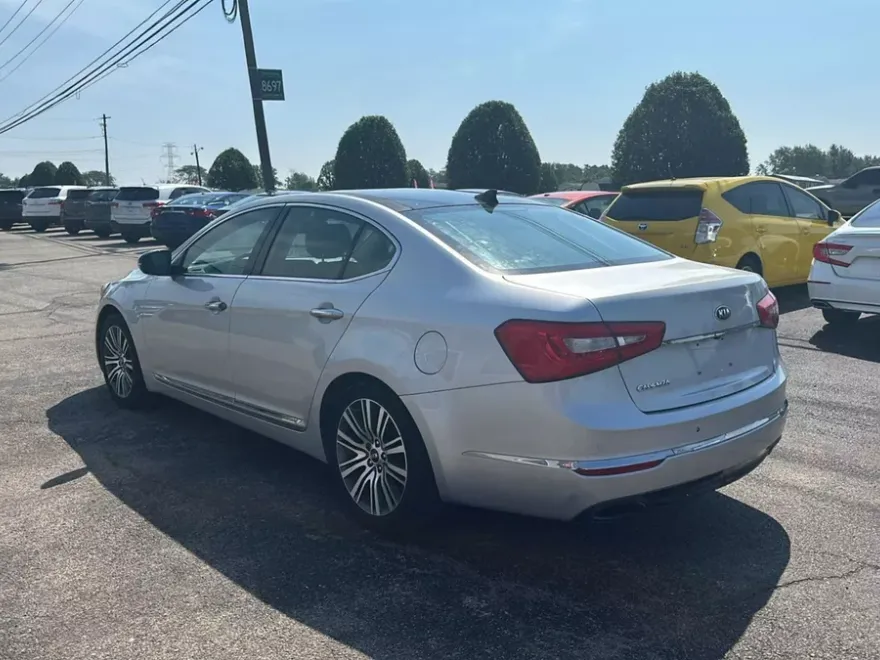 2016 Kia Cadenza Premium photo 1