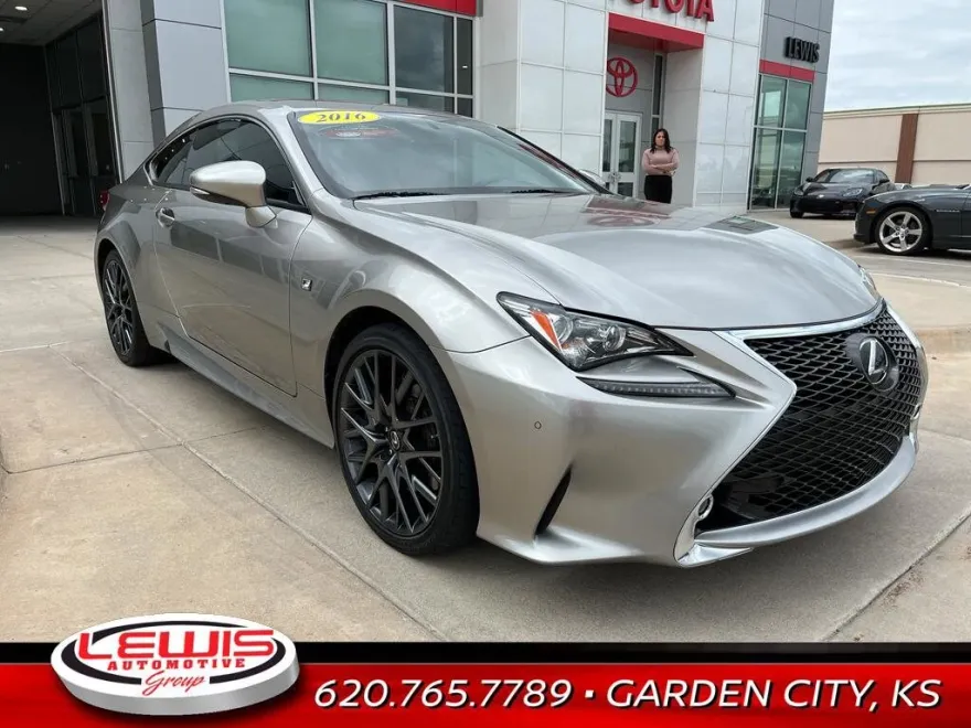 2016 Lexus RC 200t photo 1