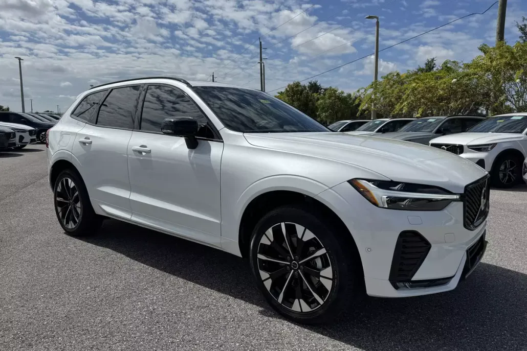 2026 Volvo XC60 B5 Plus photo 1