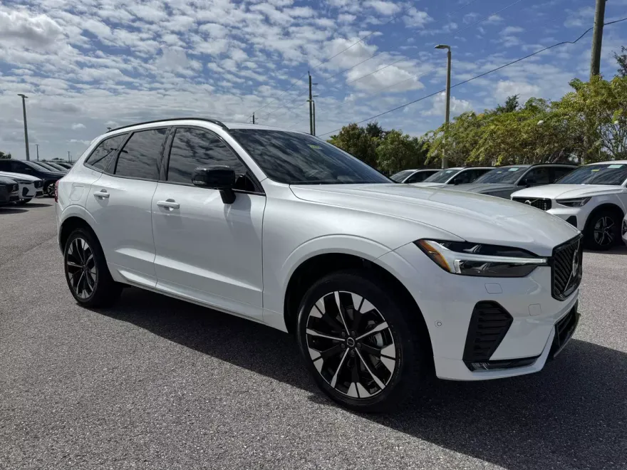 2026 Volvo XC60 B5 Plus photo 1