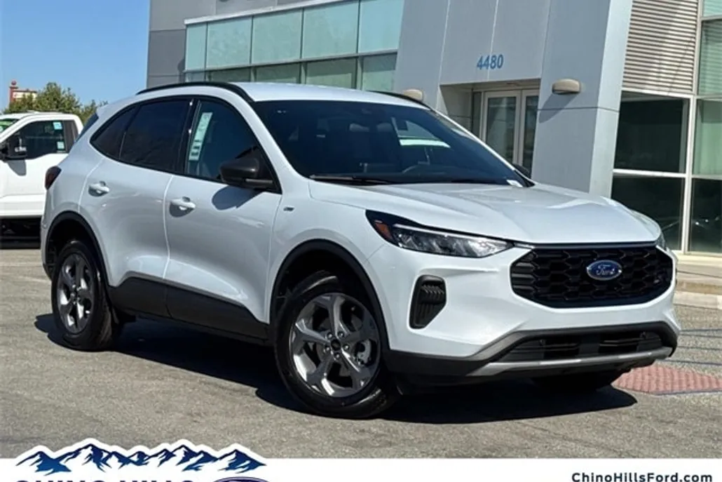 2025 Ford Escape ST-Line photo 1