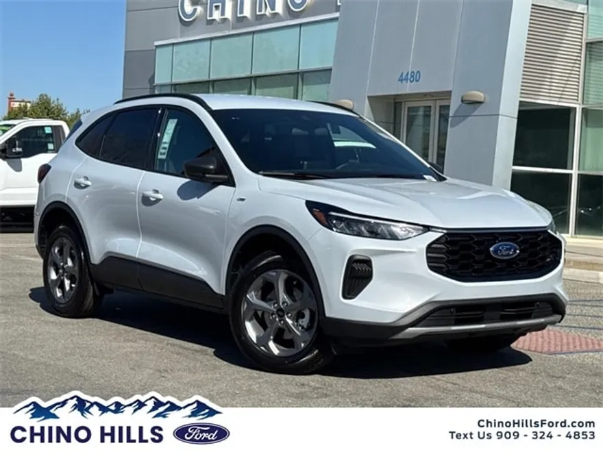 2025 Ford Escape ST-Line photo 1