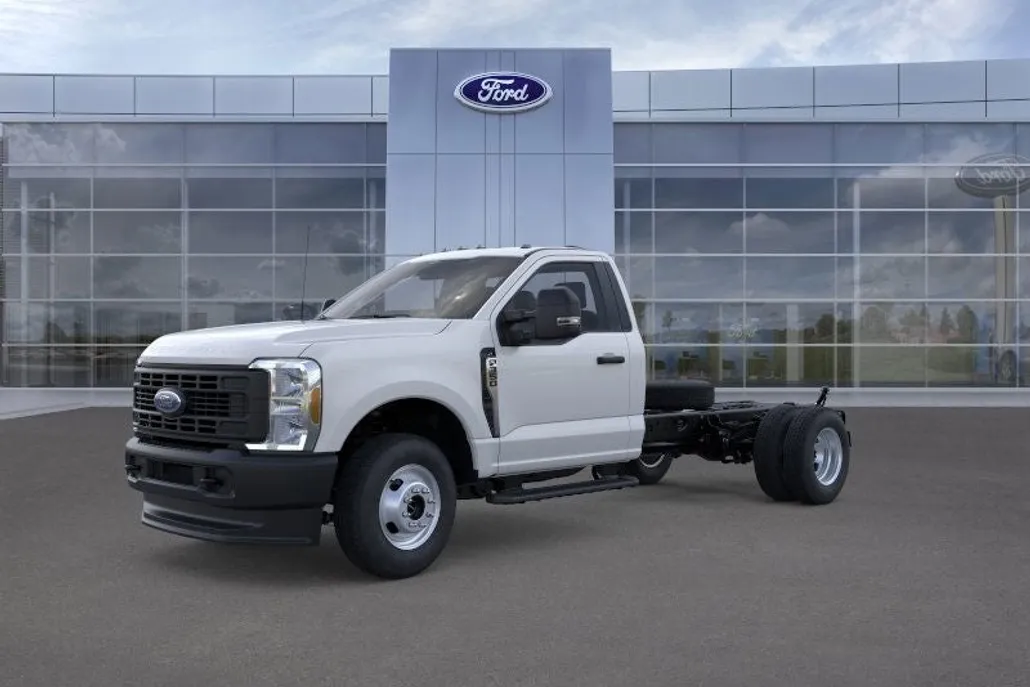 2025 Ford F-350 XL photo 1
