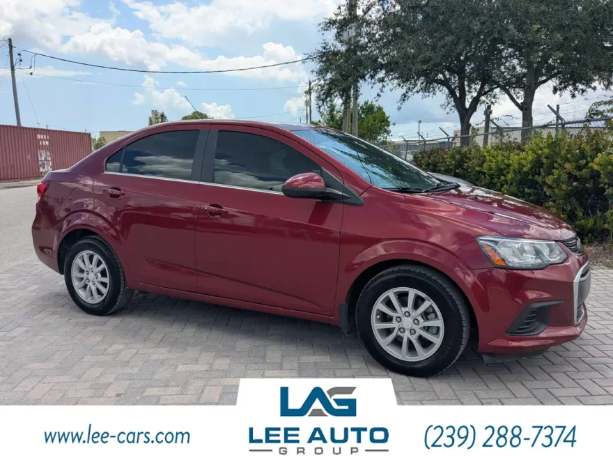 2019 Chevrolet Sonic LT photo 1