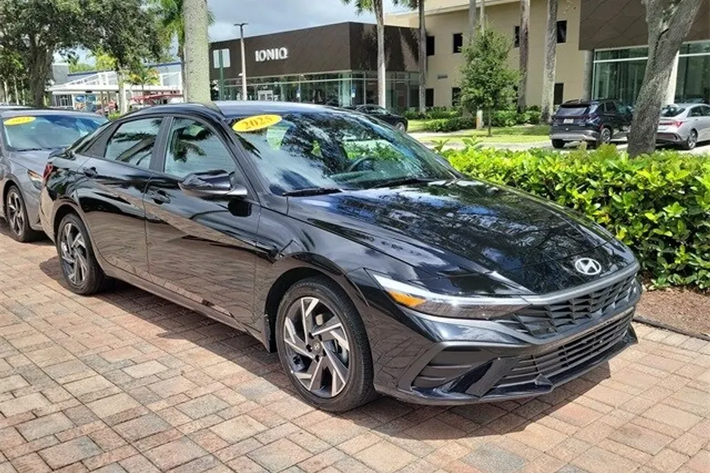 2025 Hyundai Elantra Hybrid SEL Sport photo 1