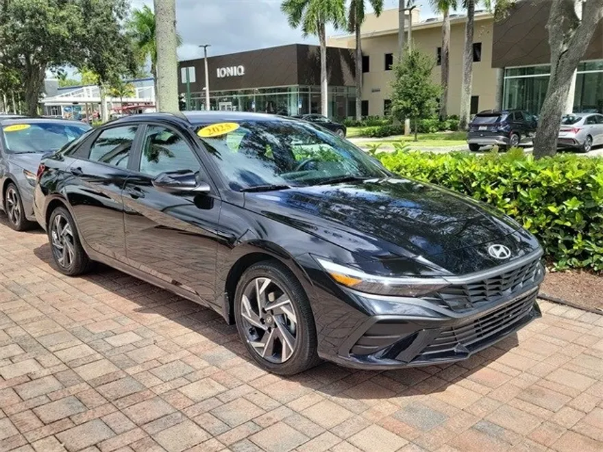 2025 Hyundai Elantra Hybrid SEL Sport photo 1