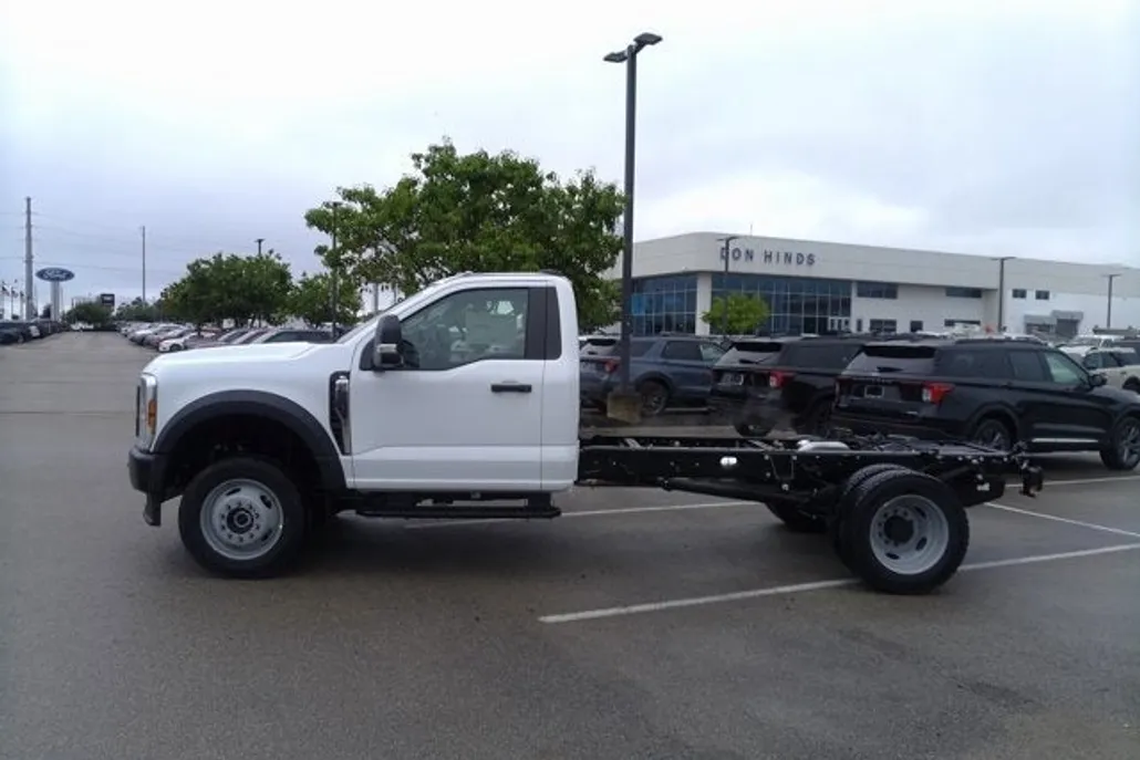 2025 Ford F-550 XL photo 1