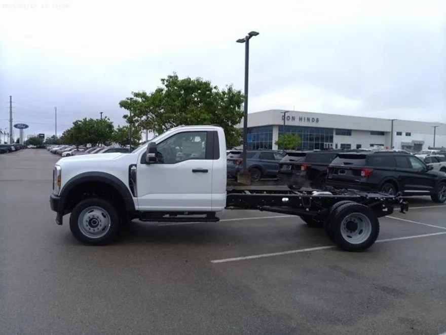 2025 Ford F-550 XL photo 1