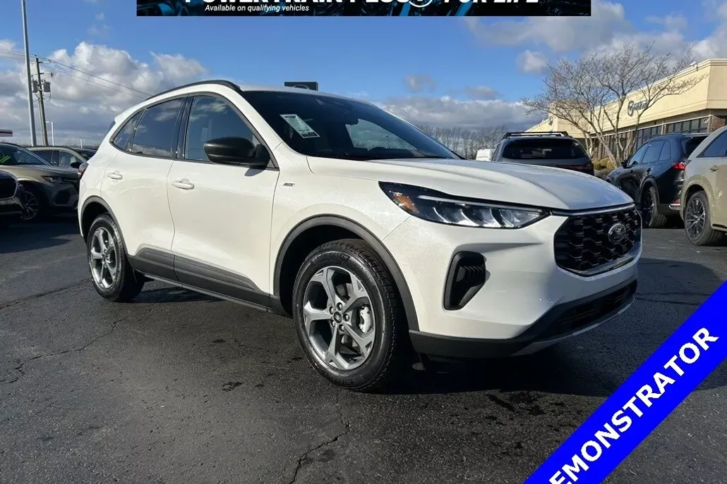 2025 Ford Escape ST-Line photo 1
