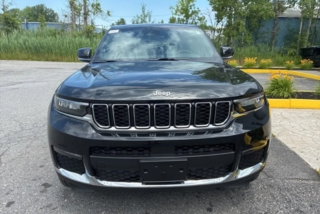 2025 Jeep Grand Cherokee Limited photo 1