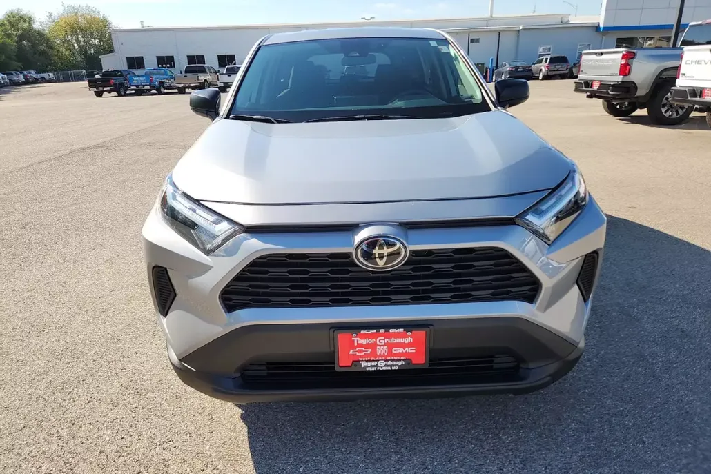 2024 Toyota RAV4 LE photo 1