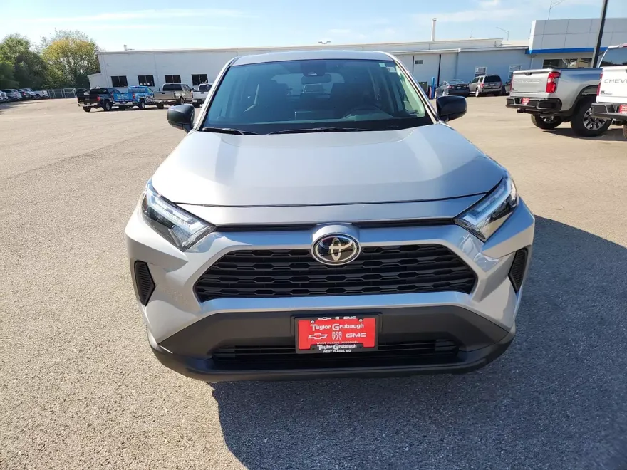 2024 Toyota RAV4 LE photo 1