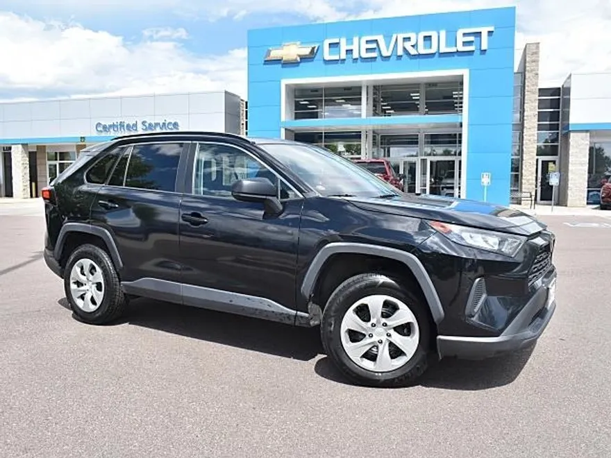 2021 Toyota RAV4 LE photo 1