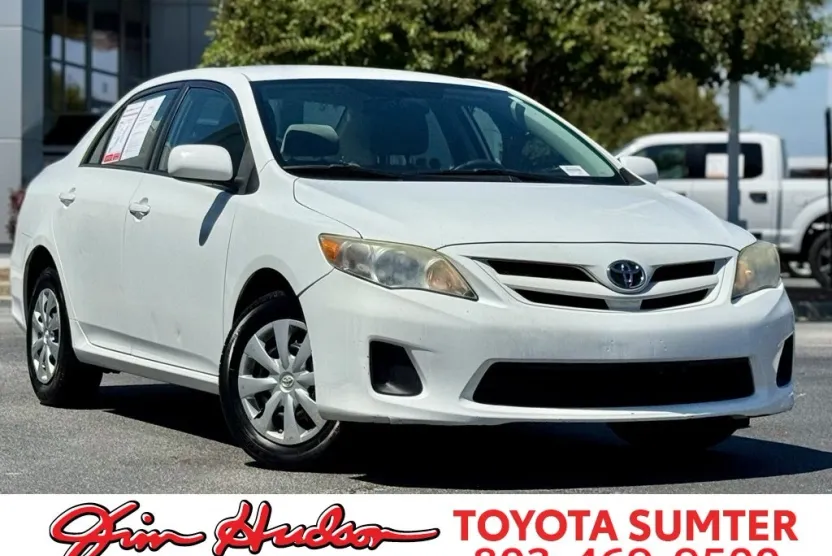 2011 Toyota Corolla LE photo 1