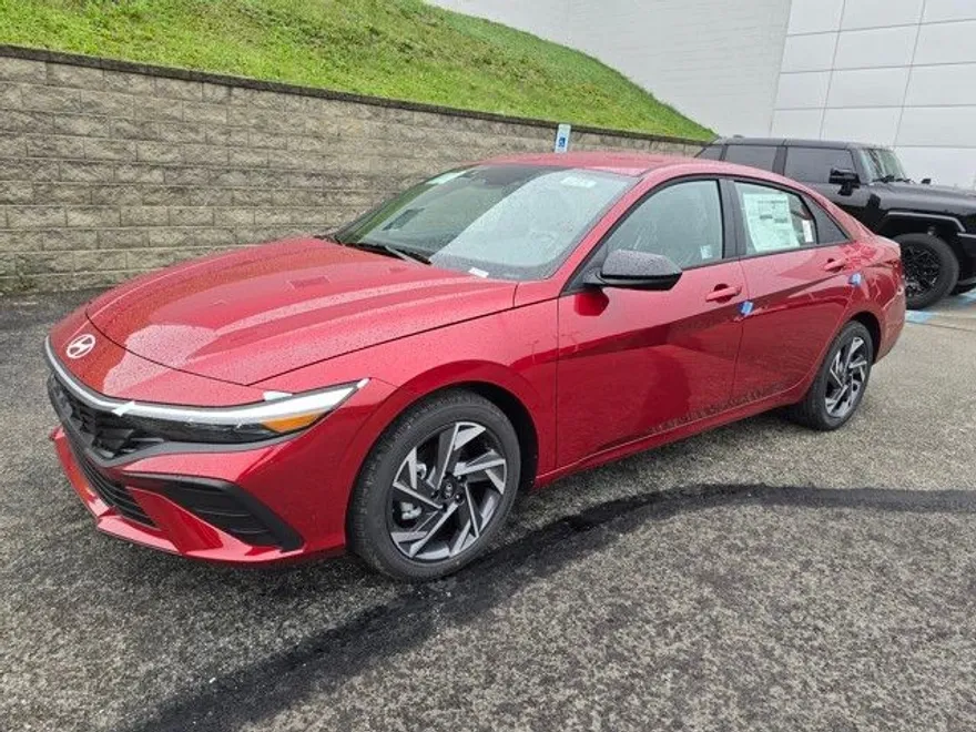 2025 Hyundai Elantra SEL Sport photo 1