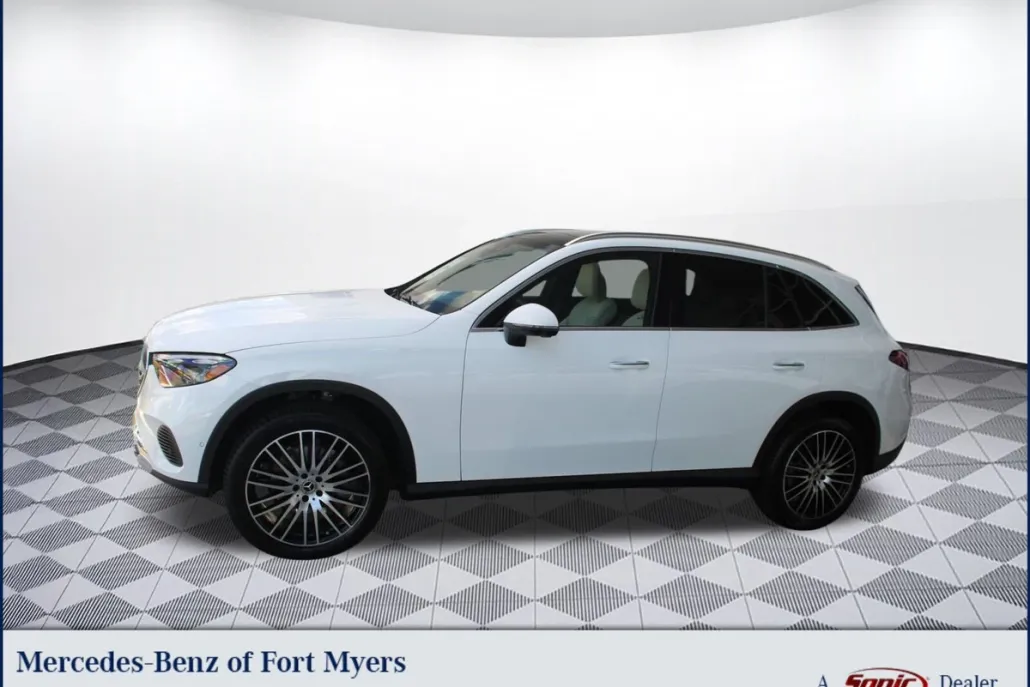 2026 Mercedes Benz GLC 300 photo 1