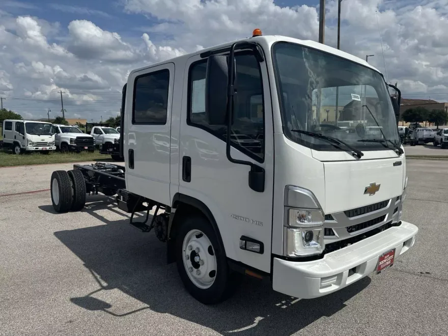 2025 Chevrolet Silverado 4500HD photo 1
