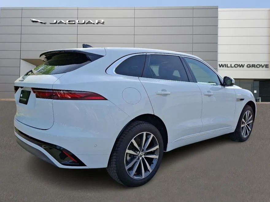 2025 Jaguar F-PACE R-Dynamic S P250 photo 2