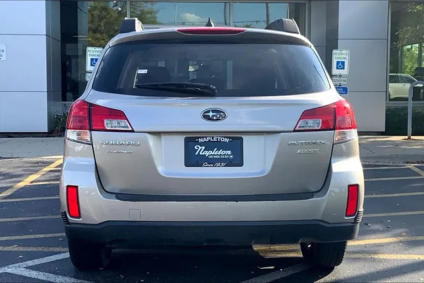 2014 Subaru Outback 2.5i Premium photo 1