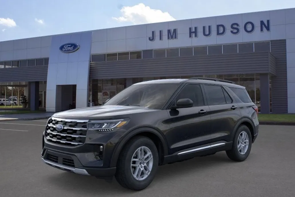 2025 Ford Explorer photo 1