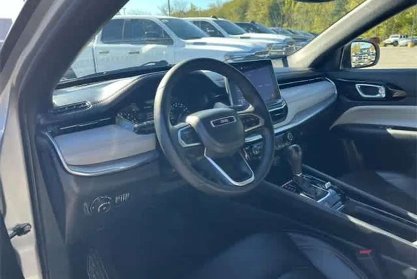 2024 Jeep Compass Limited photo 1