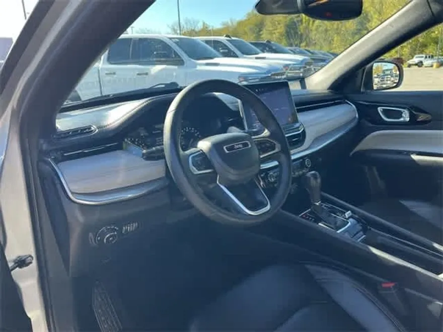 2024 Jeep Compass Limited photo 1