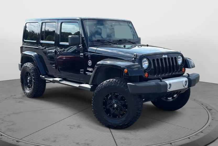 2013 Jeep Wrangler Unlimited Sahara photo 1