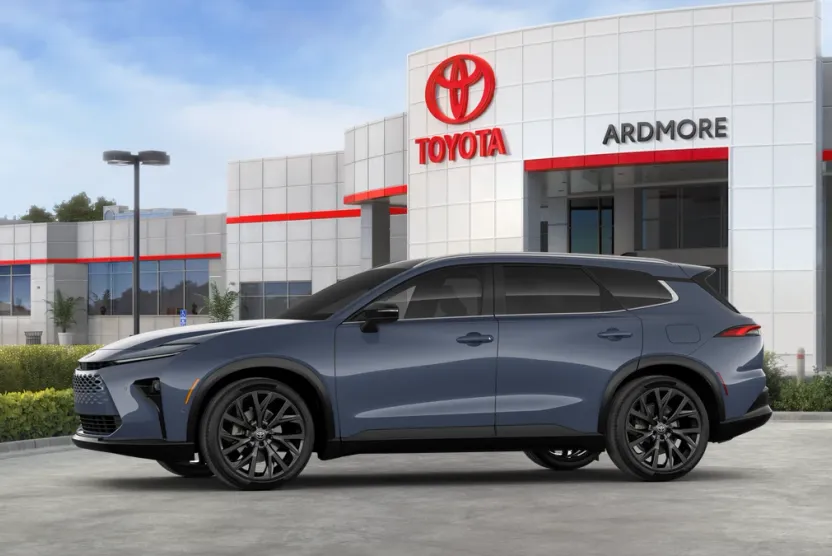 2025 Toyota Crown Limited photo 1