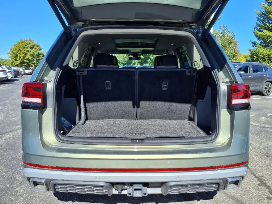 2025 Volkswagen Atlas Peak Edition SE photo 1
