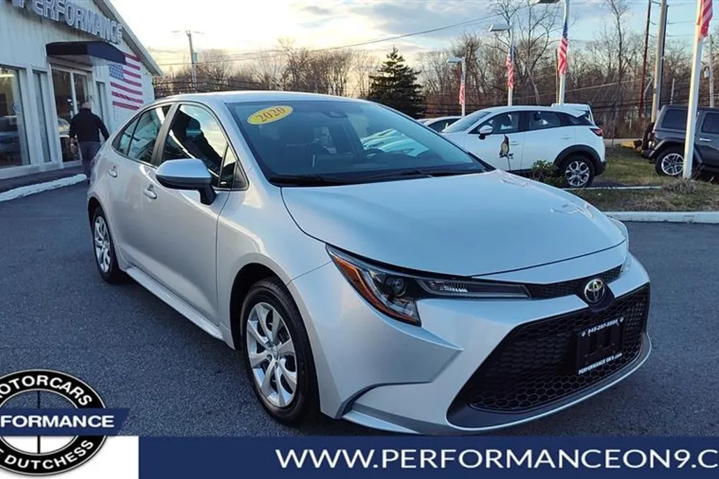 2020 Toyota Corolla LE photo 1