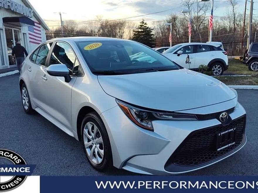 2020 Toyota Corolla LE photo 1