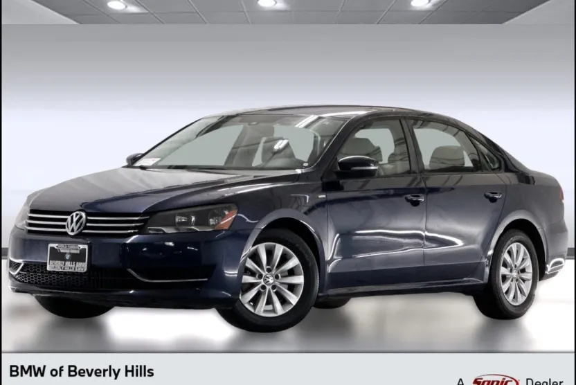 2013 Volkswagen Passat S photo 1